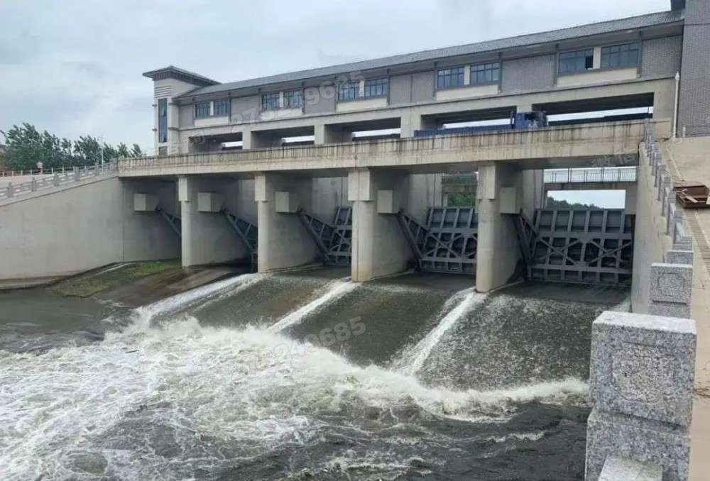 吐鲁番地区大型水利闸站闸门